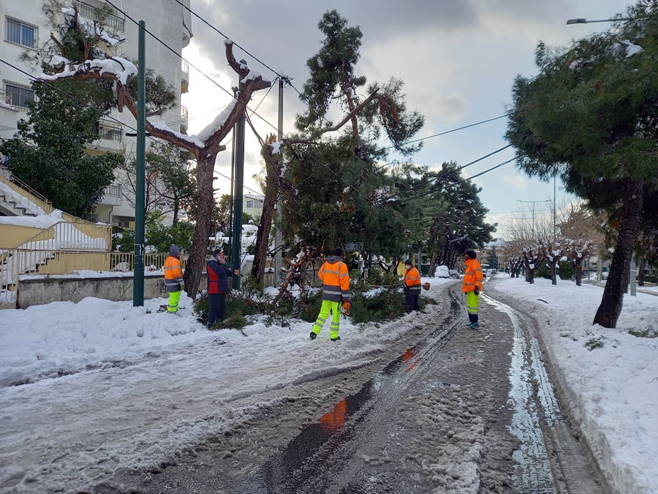 Δήμος Χαλανδρίου – Τερατώδη ψέματα της Περιφέρειας Αττικής για τη …βοήθεια με τα χιόνια στο Χαλάνδρι