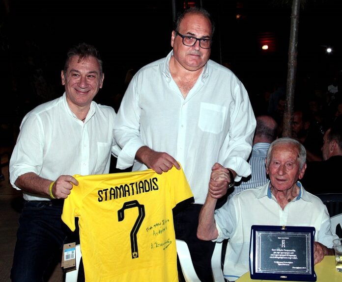 Μνήμες και συγκίνηση στην ετήσια γιορτή των Μικρασιατών – Τιμήθηκε ο παλαίμαχος ποδοσφαιριστής της ΑΕΚ Ανδρέας Σταματιάδης