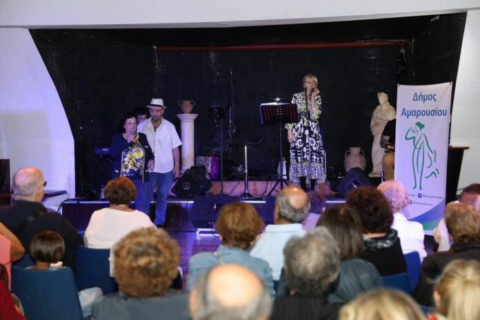 Με πολύ κέφι, τραγούδι και χορό συμμετείχε το κοινό στη Μουσική Βραδιά με τη «Φαμίλια Γαλάνη», στο Κέντρο Ελληνικής Κεραμικής στο Μαρούσι