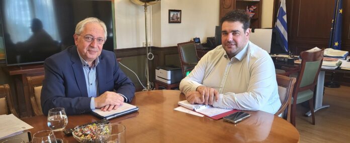 Συνάντηση του Δημάρχου Αμαρουσίου και Αντιπροέδρου του Ι.Τ.Α. Θεόδωρου Αμπατζόγλου με τον αναπληρωτή Υπουργό Εσωτερικών Θεόδωρο Λιβάνιο