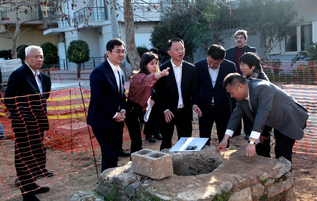 Επίσκεψη κινεζικής αντιπροσωπείας στα έργα του Αδριάνειου Υδραγωγείου – Υπογραφή Μνημονίου Συνεργασίας μεταξύ Χαλανδρίου και Χουαντού