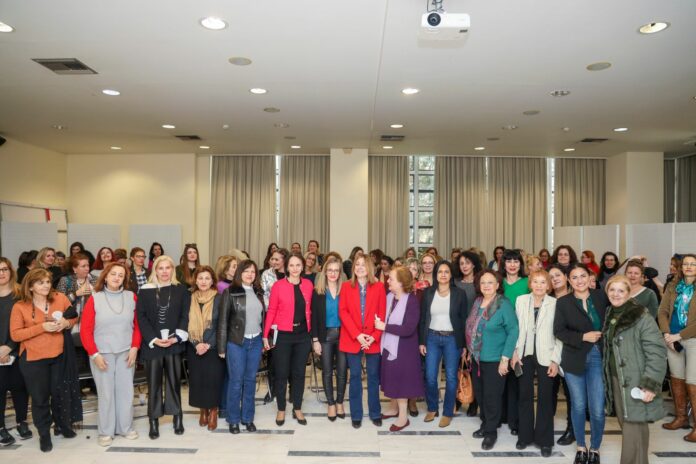 Η Δημοτική Επιτροπή Ισότητας τίμησε τη γυναίκα εργαζόμενη στο Δήμο Αμαρουσίου, με την ευκαιρία της Παγκόσμιας Ημέρας της Γυναίκας
