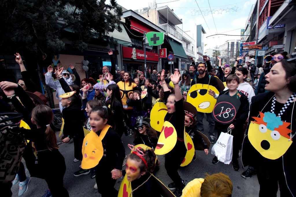 Με το 1ο Μαθητικό Καρναβάλι, το εντυπωσιακό «τέρας»,  γλέντι και παιχνίδια οι Απόκριες στο Χαλάνδρι